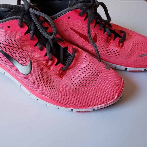 nike free run neon pink